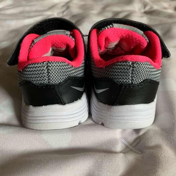 Nike baby tennis shoes - Picture 3 of 5